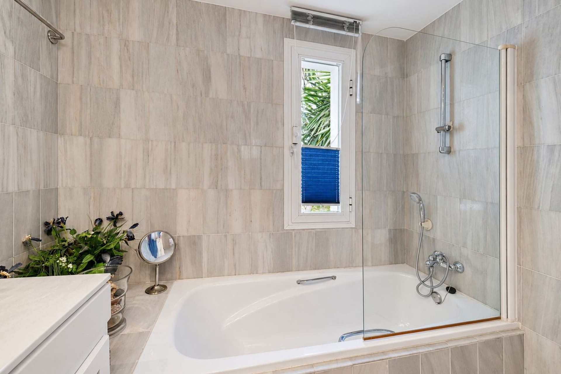 Resale - apartment - Marbella - La Mairena