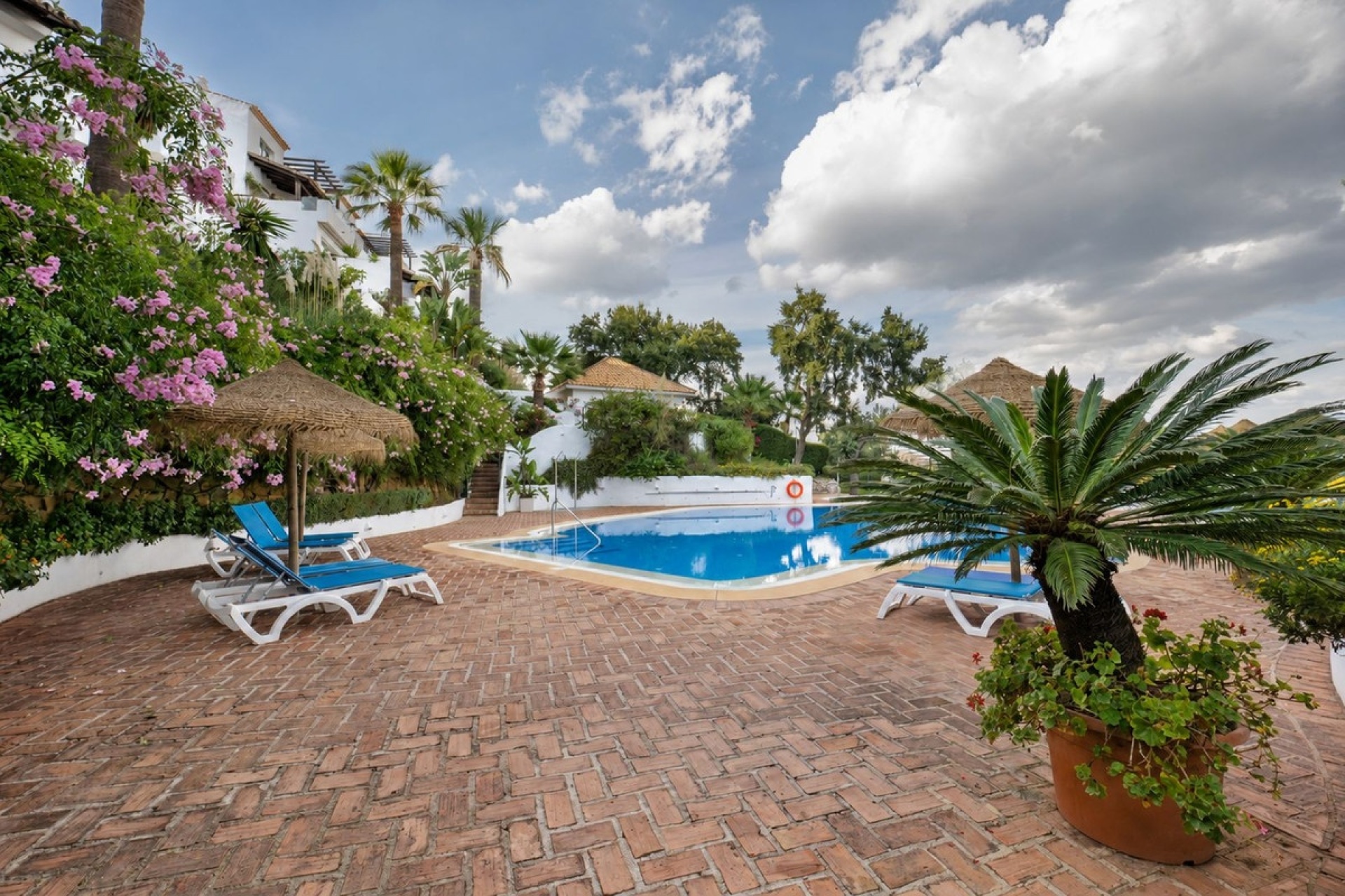 Resale - apartment - Marbella - La Mairena