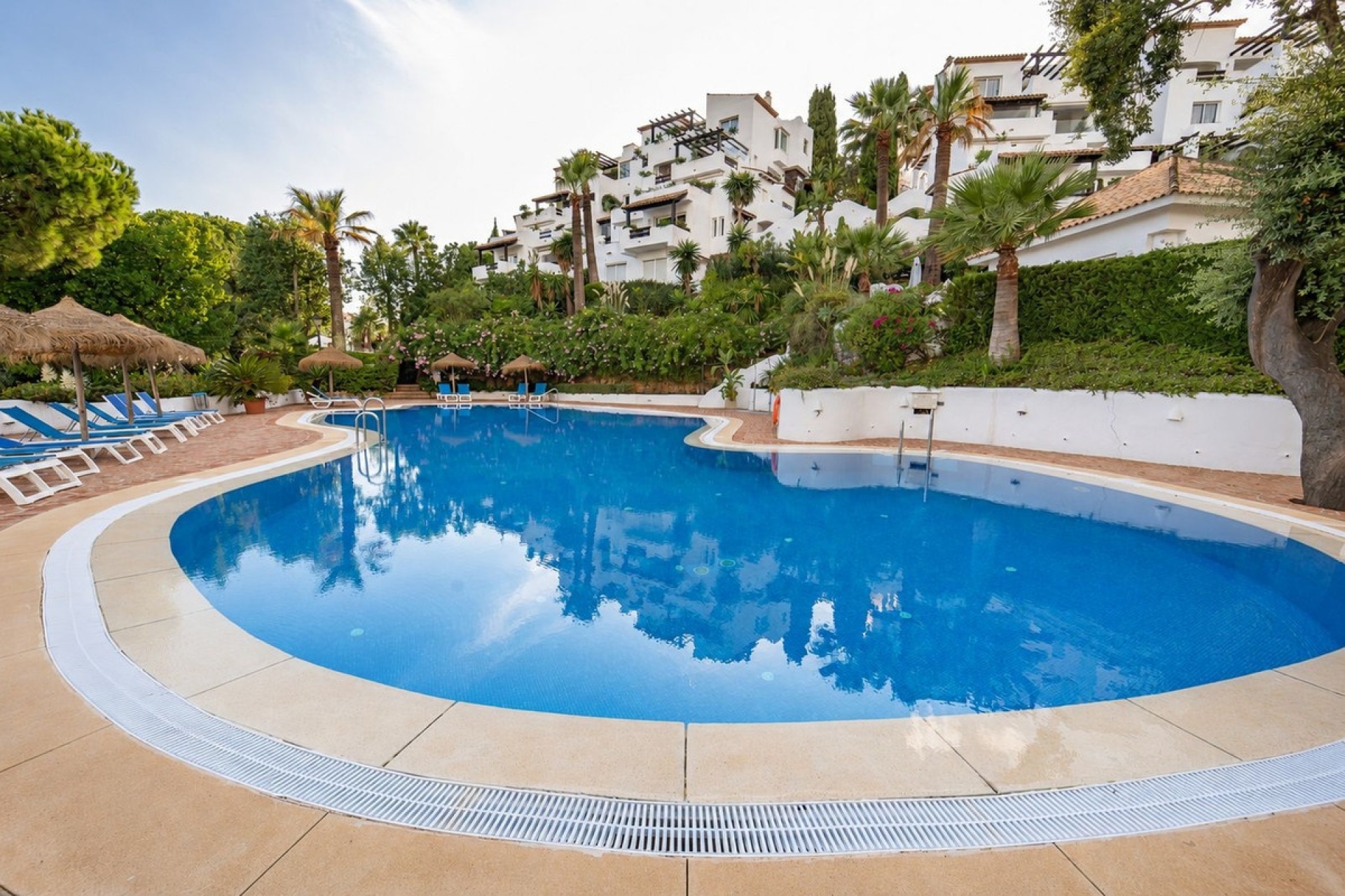 Resale - apartment - Marbella - La Mairena