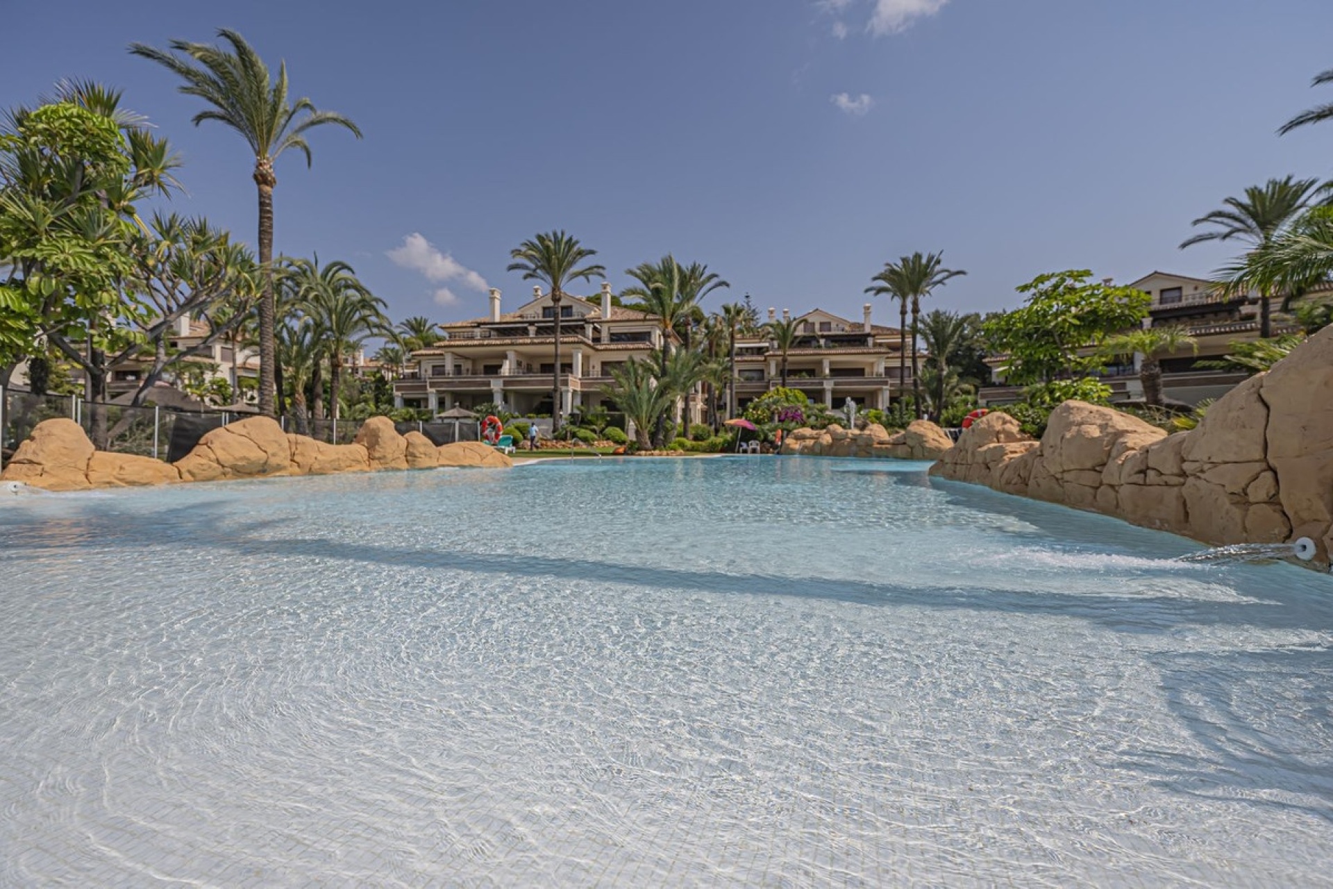 Resale - apartment - Marbella - Los Monteros