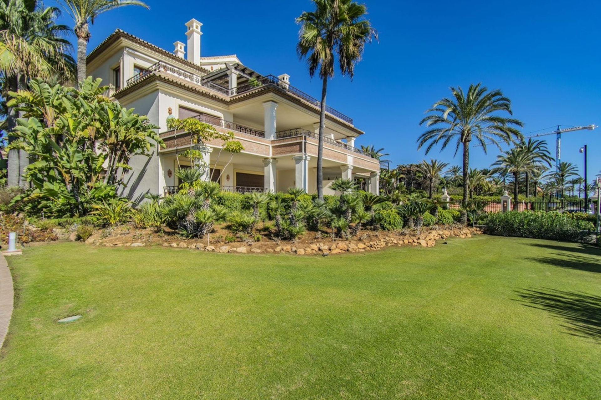 Resale - apartment - Marbella - Los Monteros