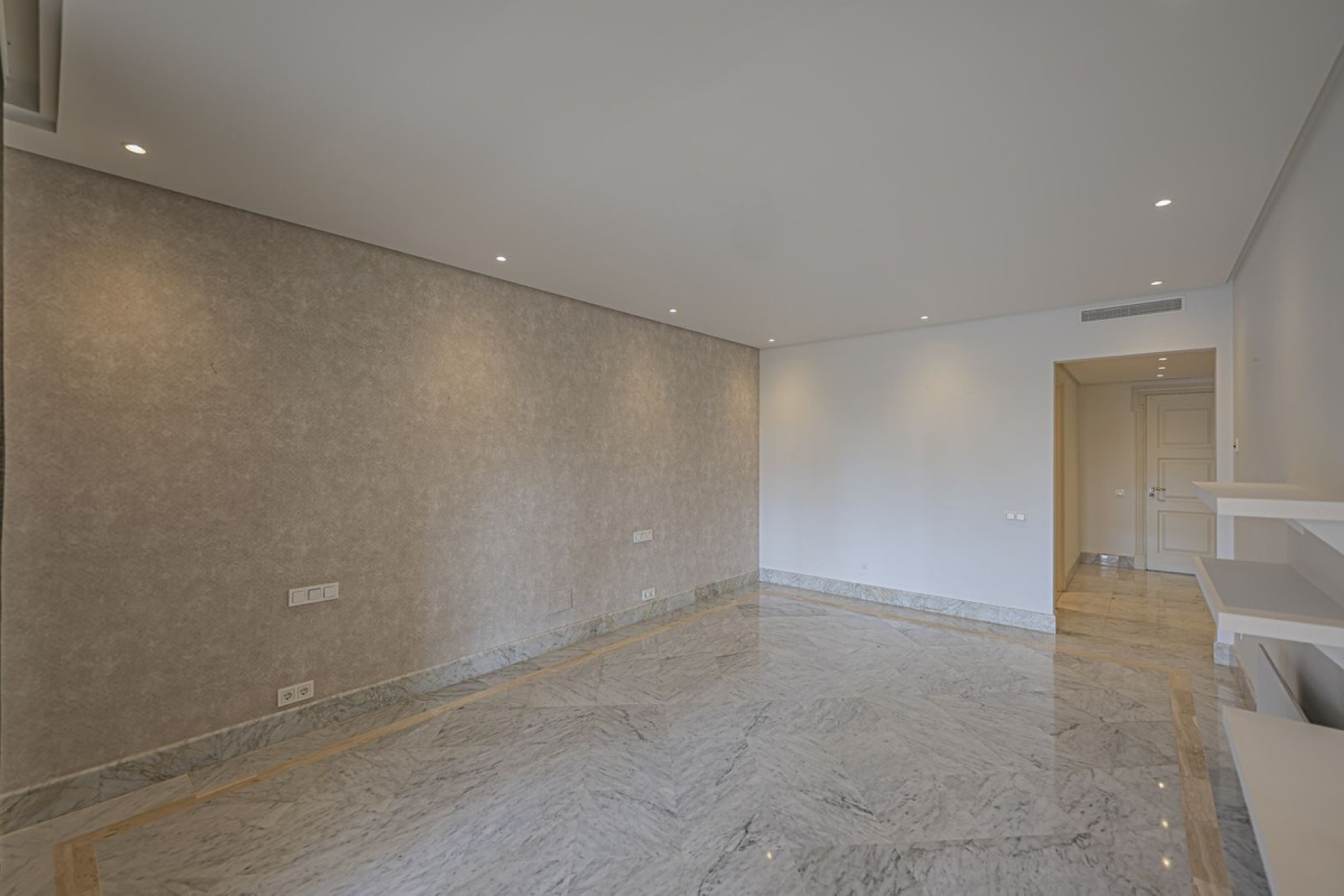 Resale - apartment - Marbella - Los Monteros