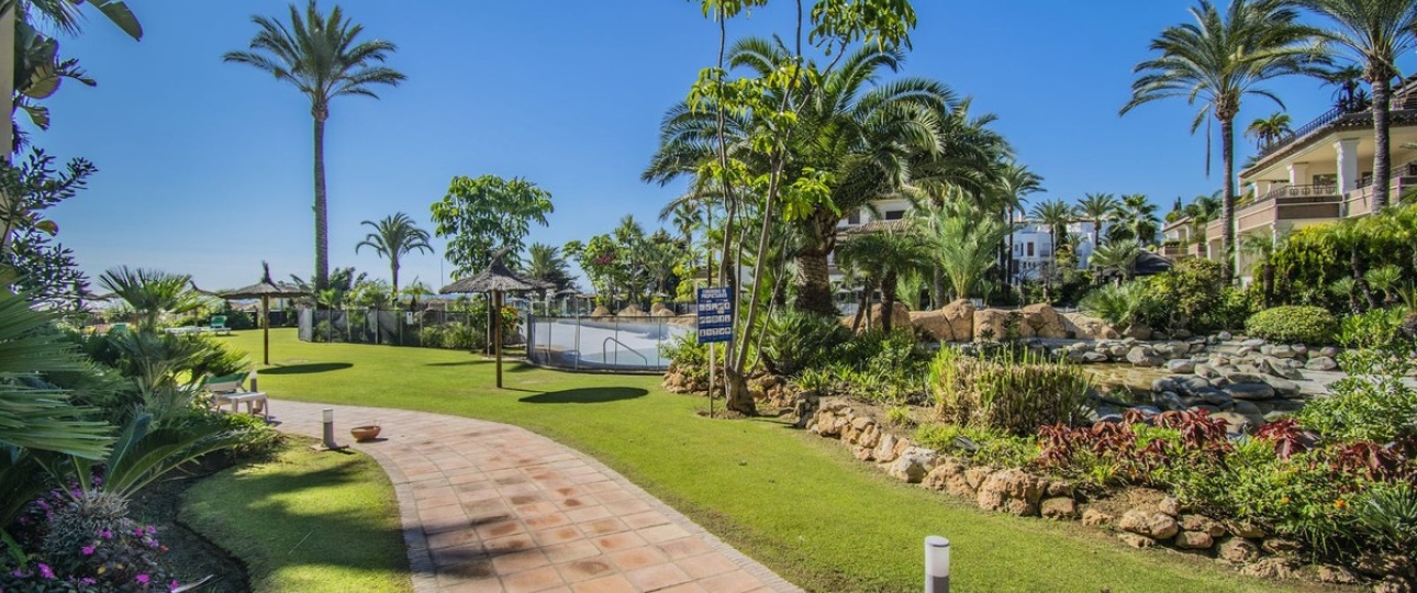 Resale - apartment - Marbella - Los Monteros