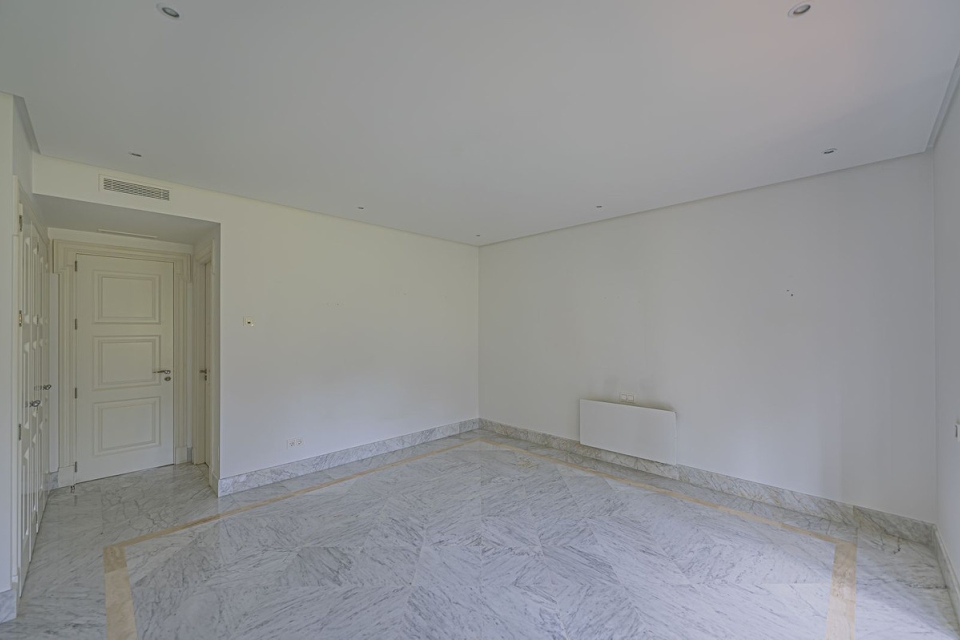Resale - apartment - Marbella - Los Monteros