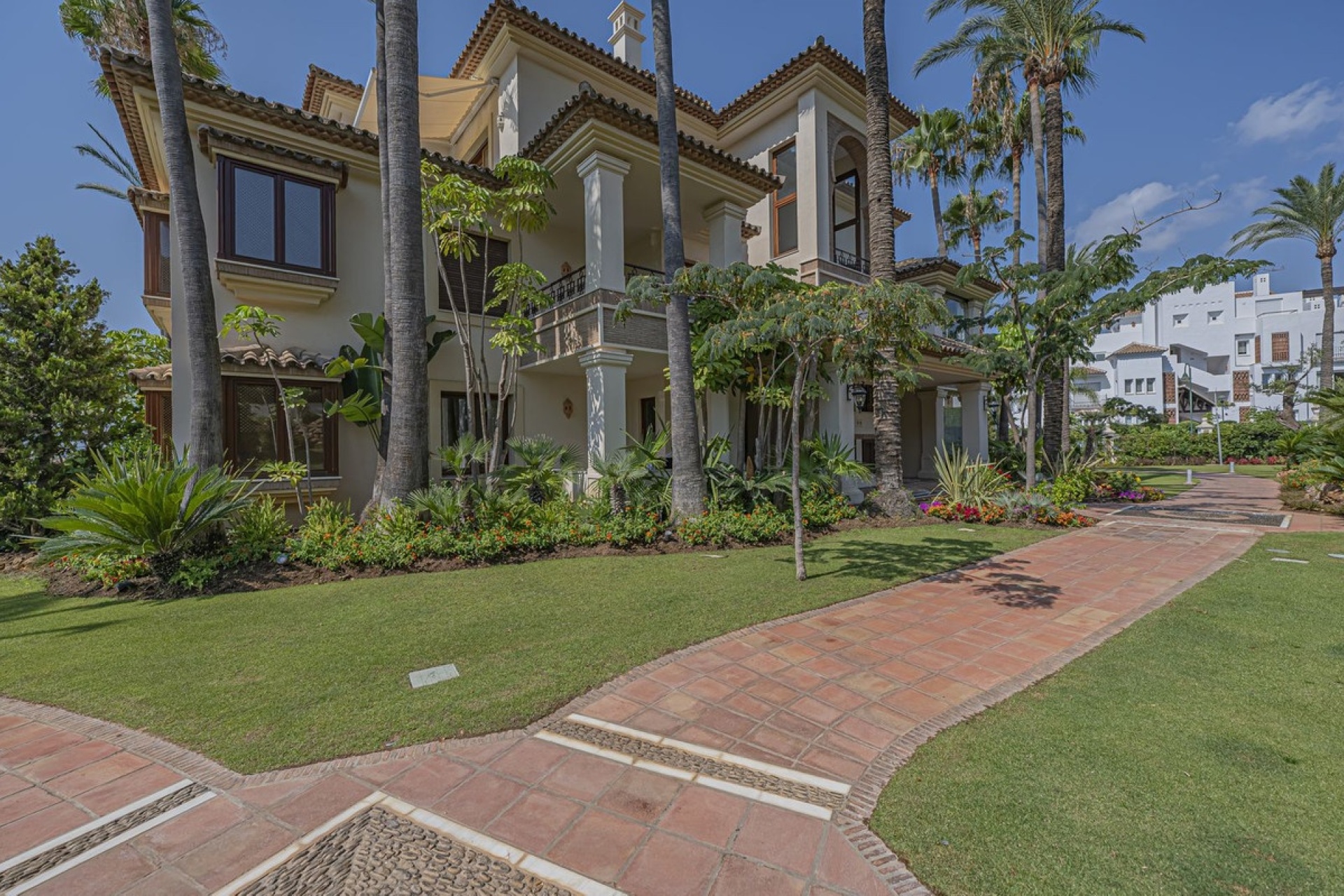 Resale - apartment - Marbella - Los Monteros