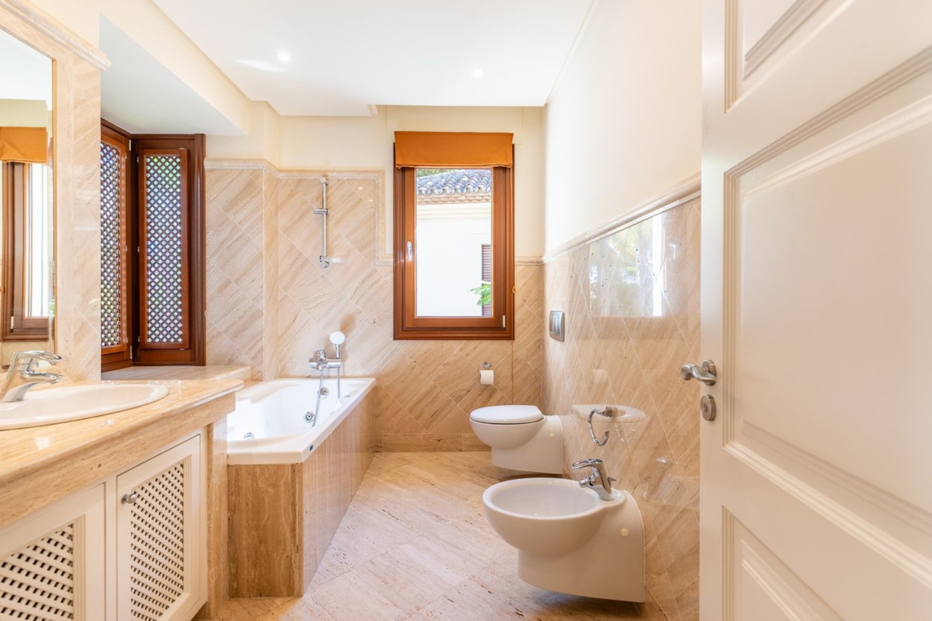 Resale - apartment - Marbella - Los Monteros