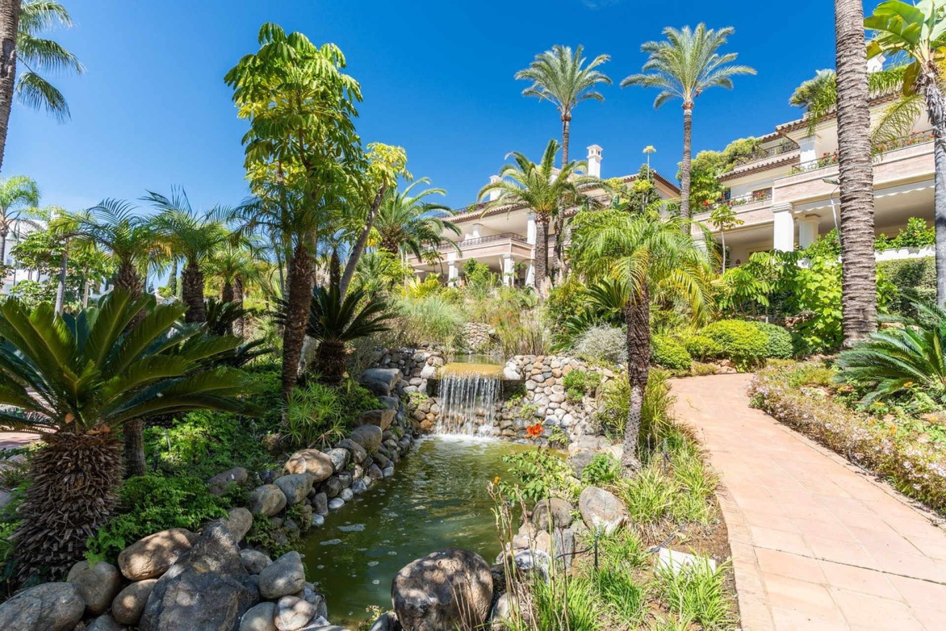 Resale - apartment - Marbella - Los Monteros