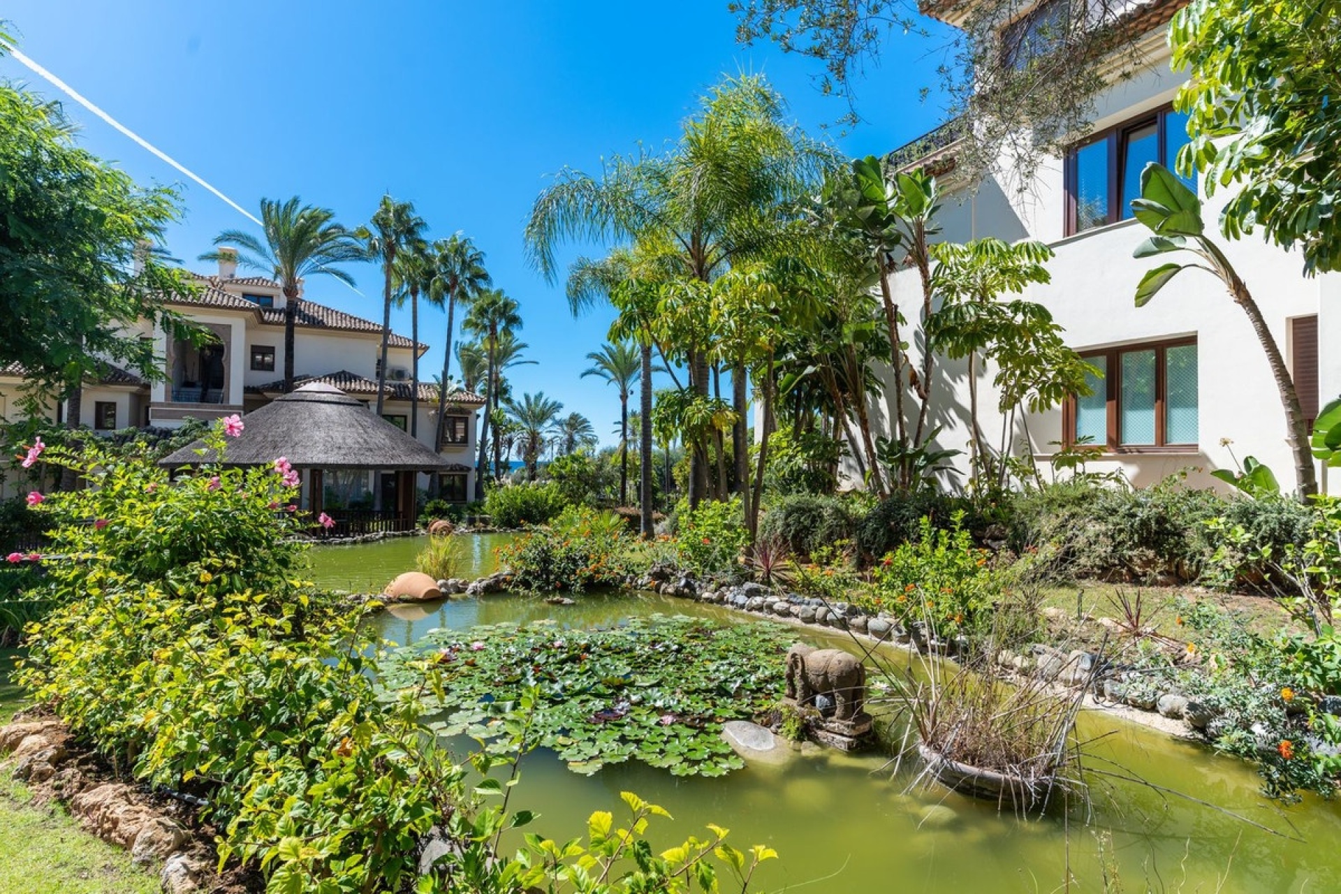 Resale - apartment - Marbella - Los Monteros