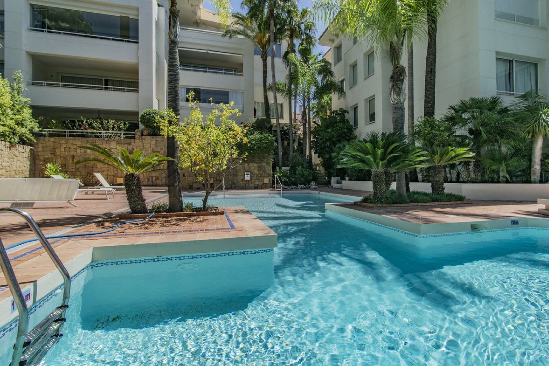 Resale - apartment - Marbella - Nagüeles