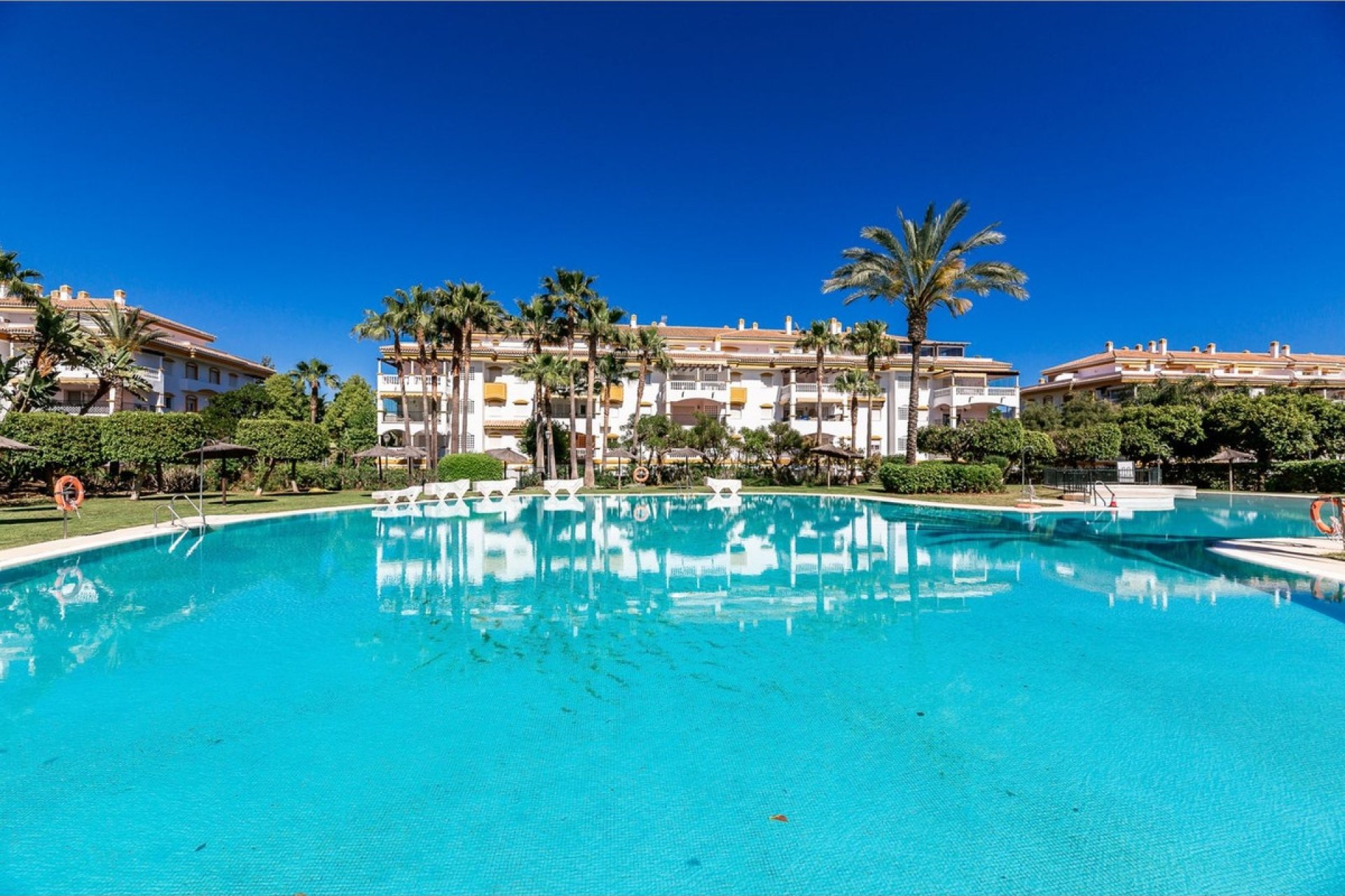 Resale - apartment - Marbella - Nueva Andalucía