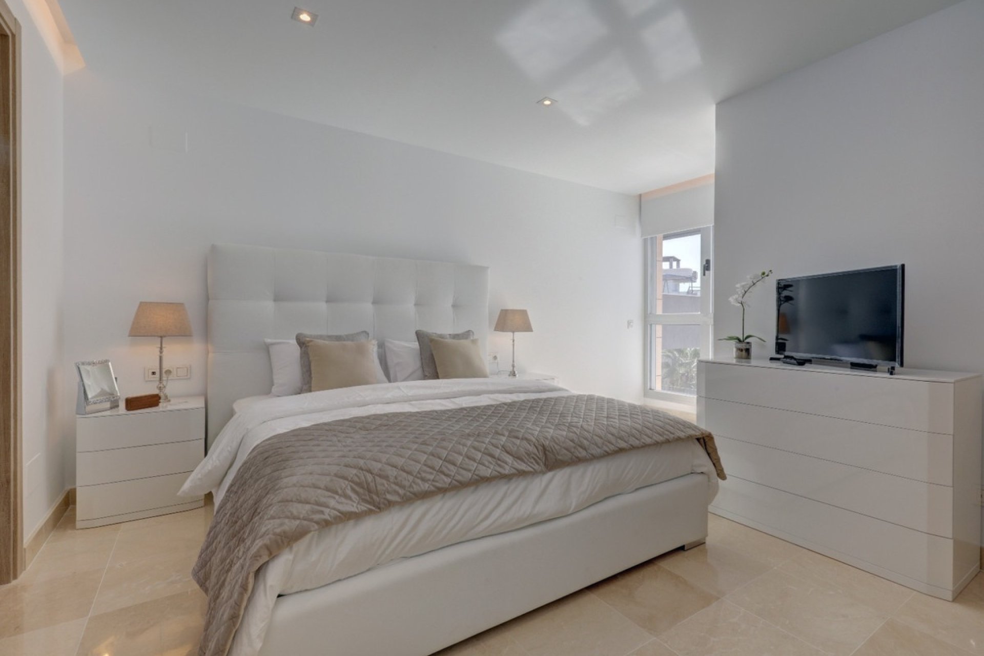 Resale - apartment - Marbella - Nueva Andalucía