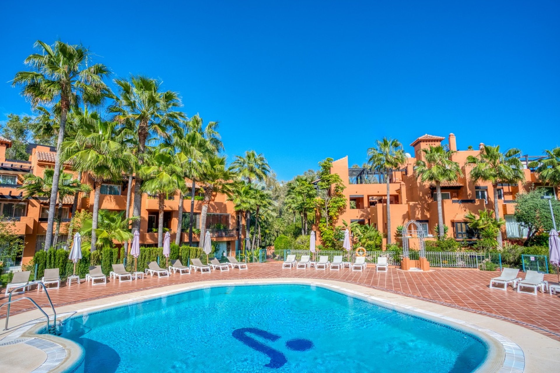 Resale - apartment - Marbella - Nueva Andalucía