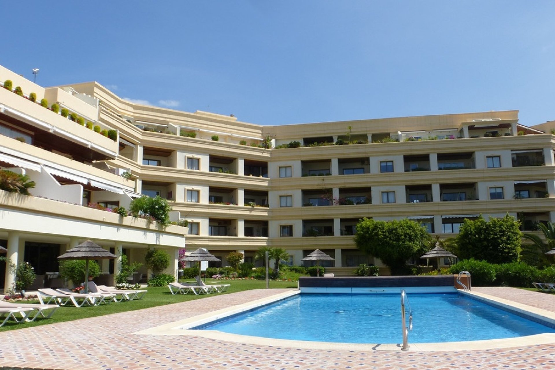 Resale - apartment - Marbella - Nueva Andalucía
