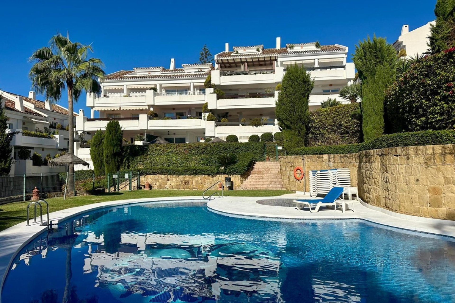 Resale - apartment - Marbella - Nueva Andalucía