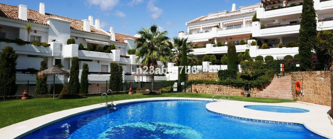 Resale - apartment - Marbella - Nueva Andalucía