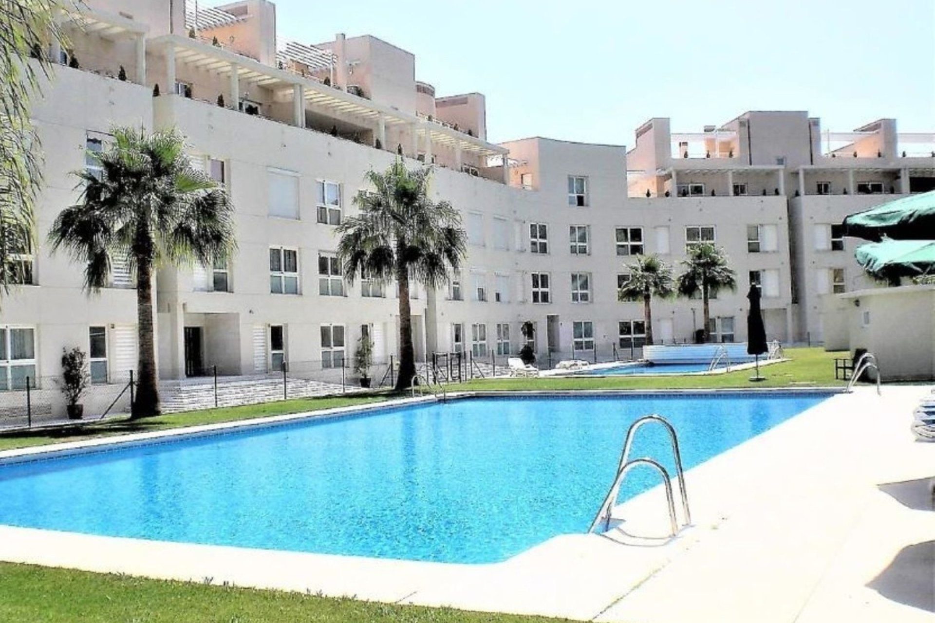 Resale - apartment - Marbella - Nueva Andalucía