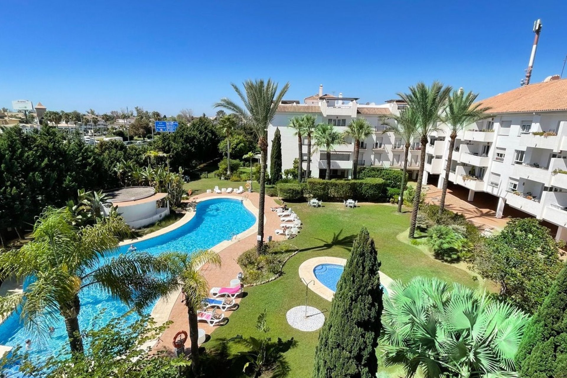 Resale - apartment - Marbella - Nueva Andalucía