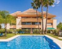 Resale - apartment - Marbella - Nueva Andalucía