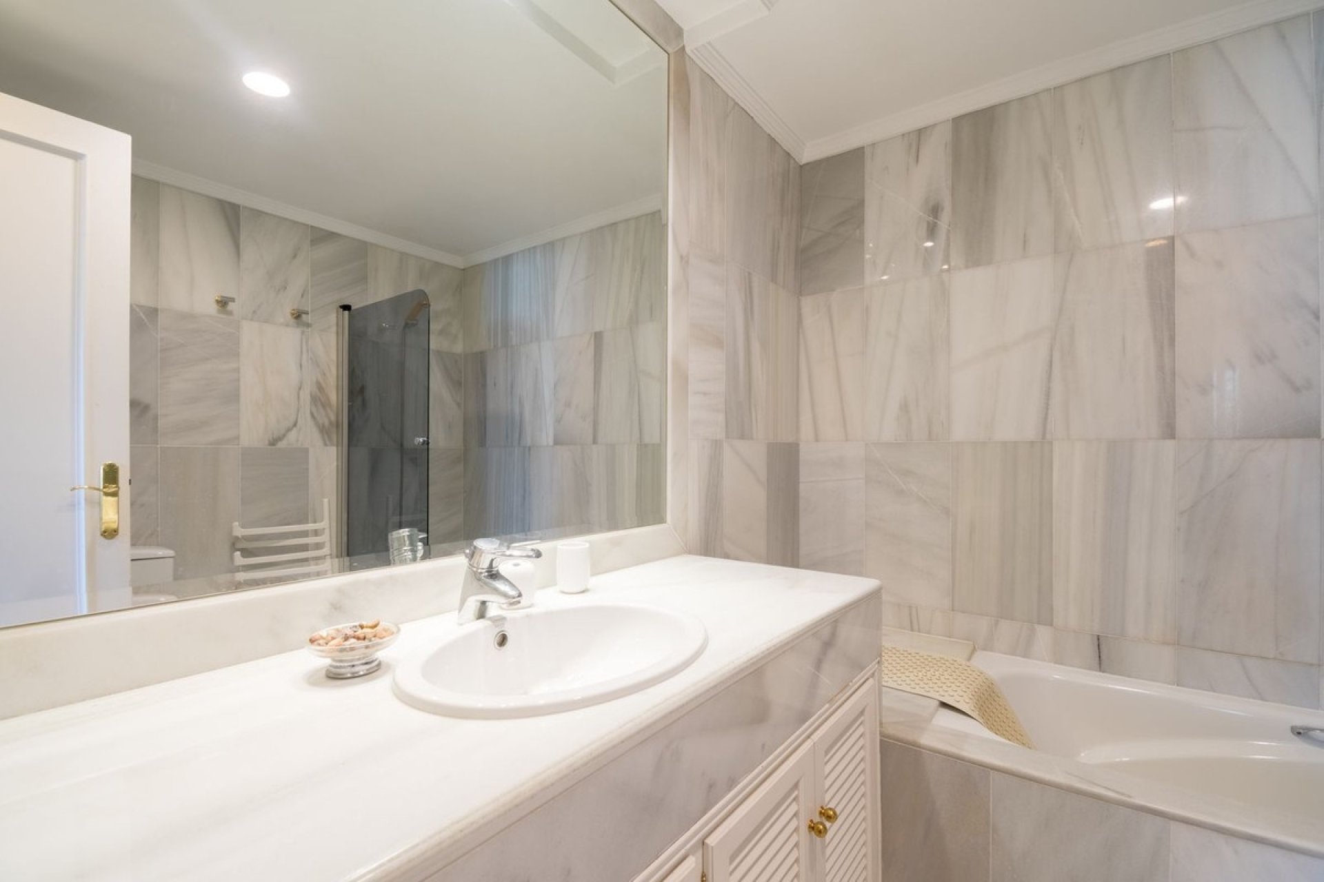 Resale - apartment - Marbella - Nueva Andalucía