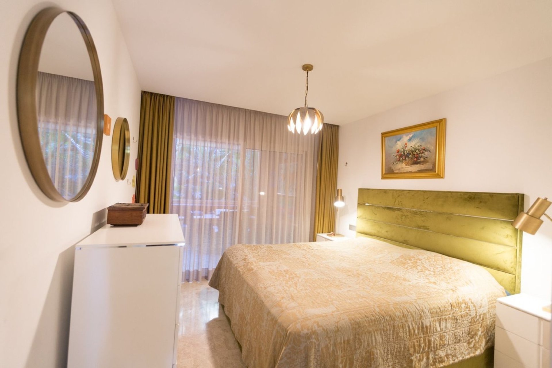 Resale - apartment - Marbella - Nueva Andalucía