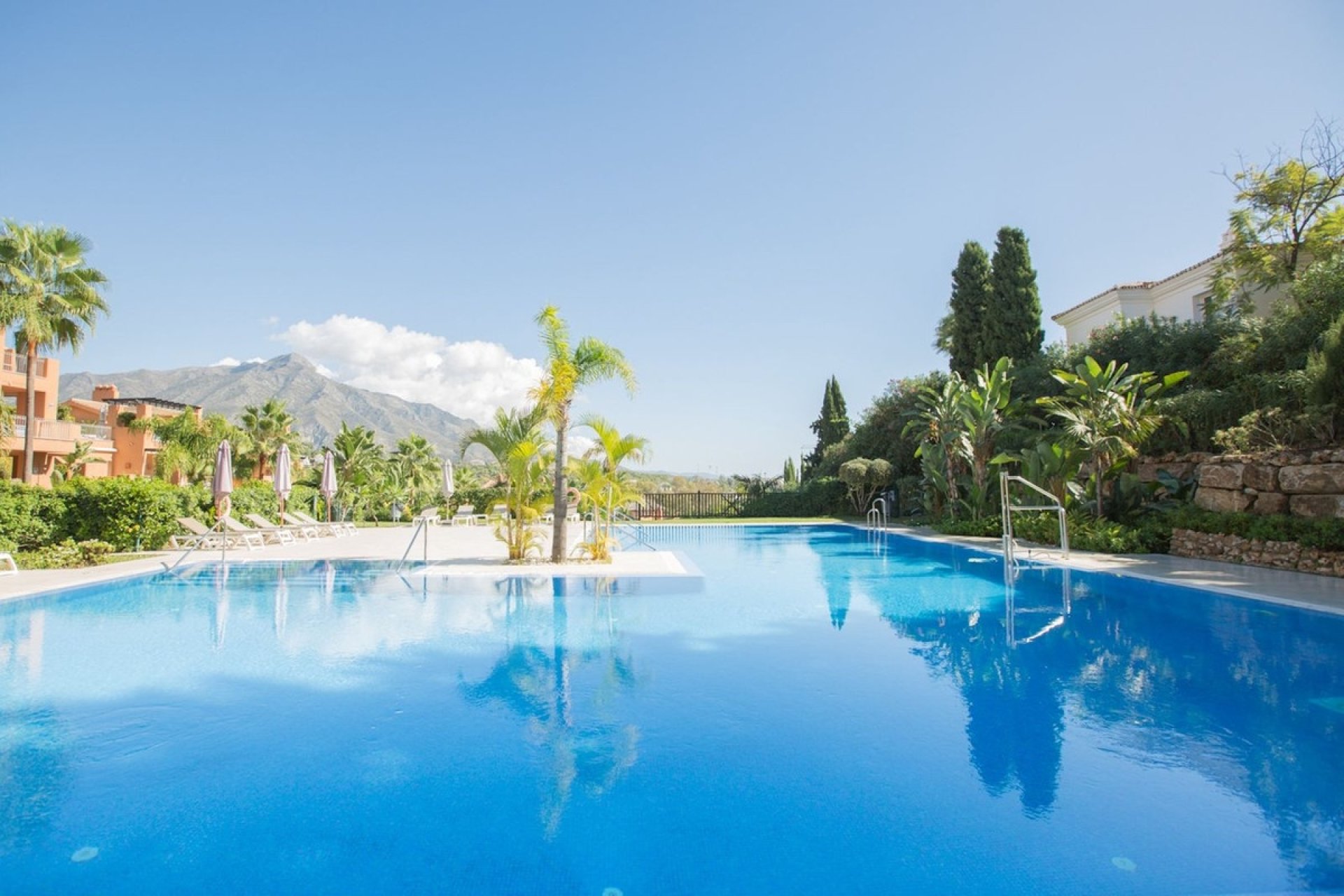Resale - apartment - Marbella - Nueva Andalucía