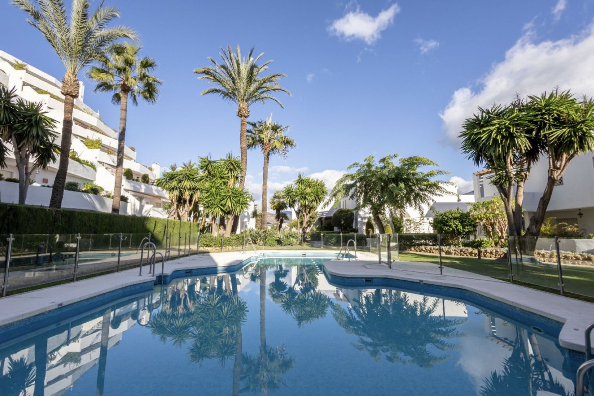 Resale - apartment - Marbella - Nueva Andalucía