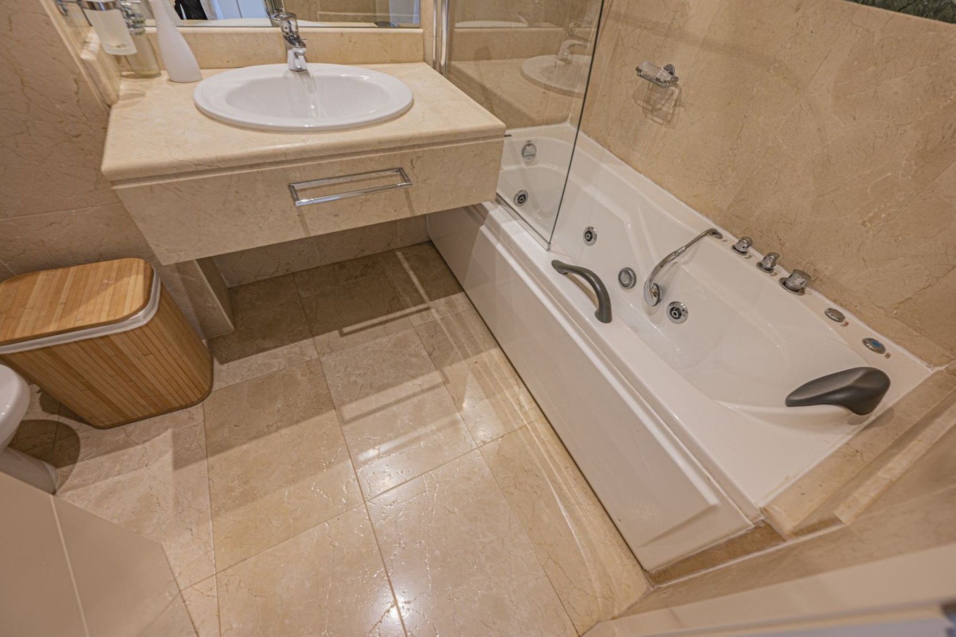 Resale - apartment - Marbella - Nueva Andalucía
