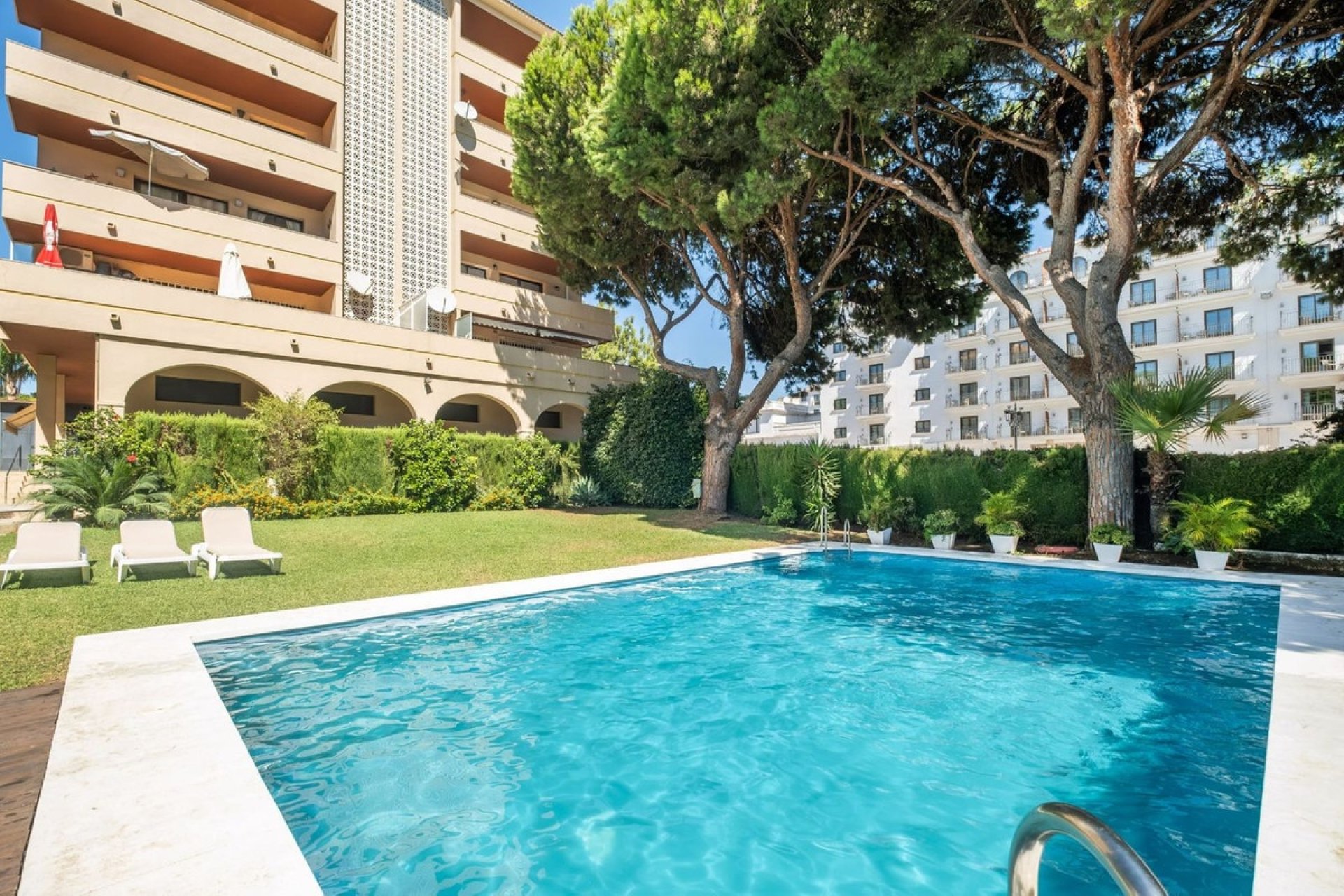 Resale - apartment - Marbella - Nueva Andalucía