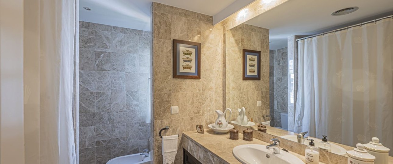 Resale - apartment - Marbella - Nueva Andalucía