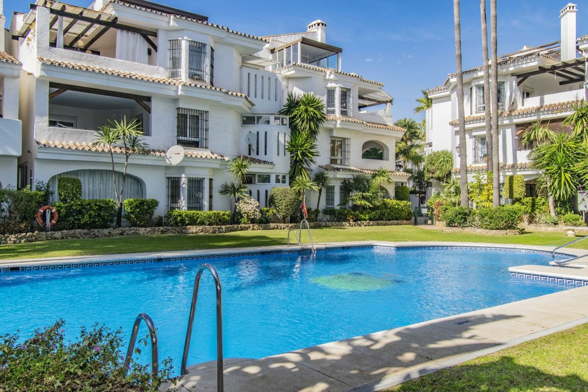 Resale - apartment - Marbella - Nueva Andalucía