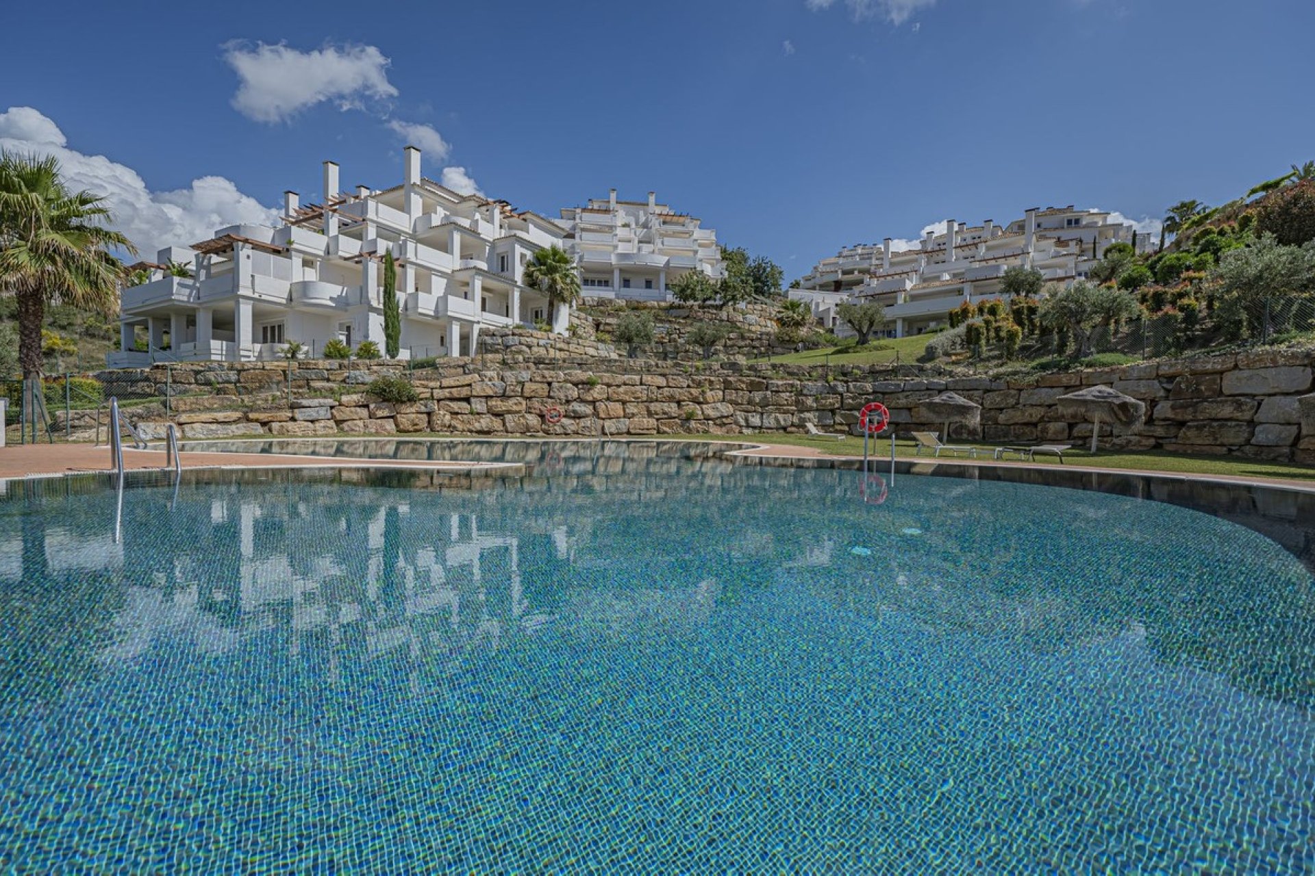 Resale - apartment - Marbella - Nueva Andalucía