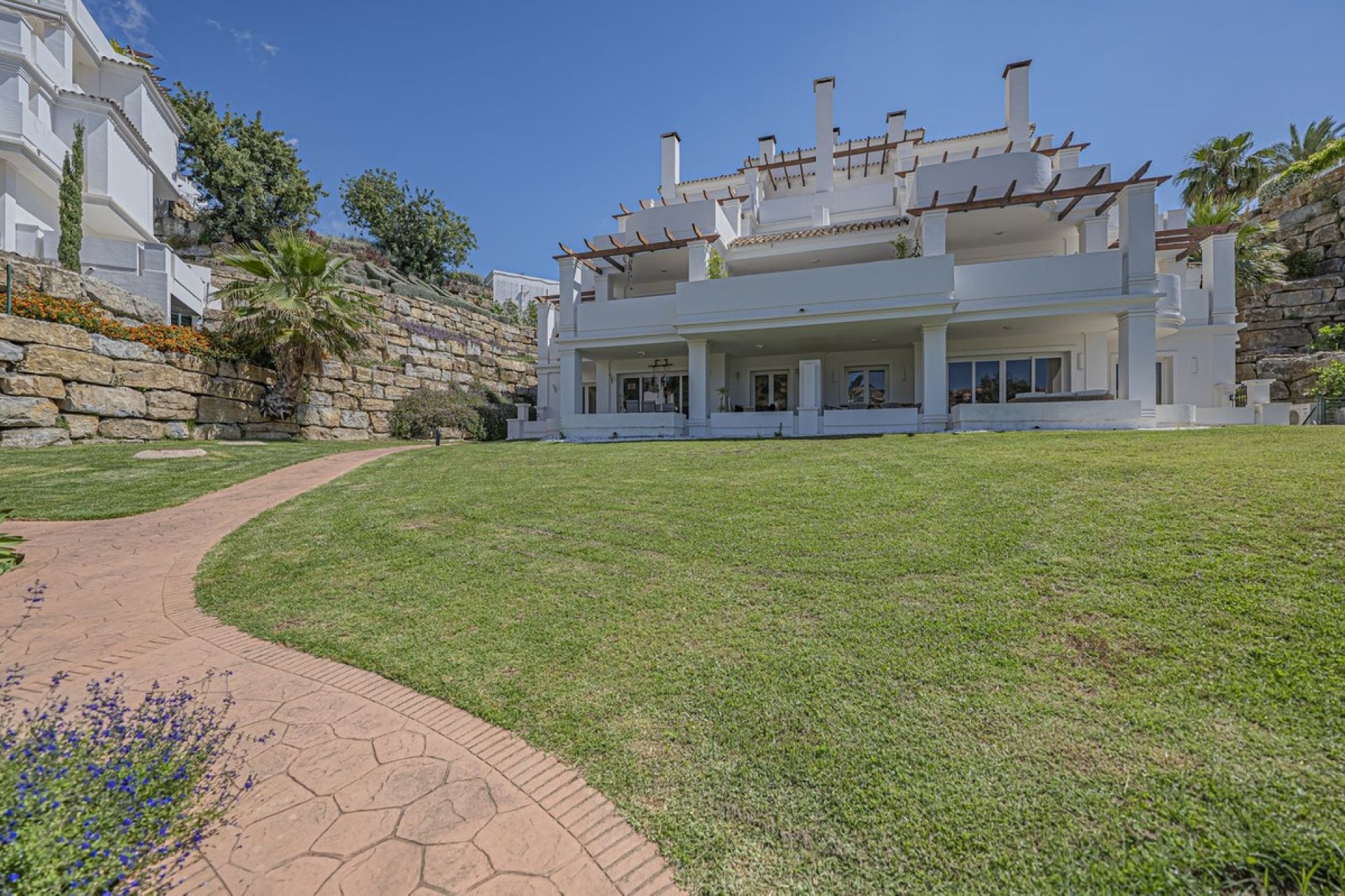 Resale - apartment - Marbella - Nueva Andalucía