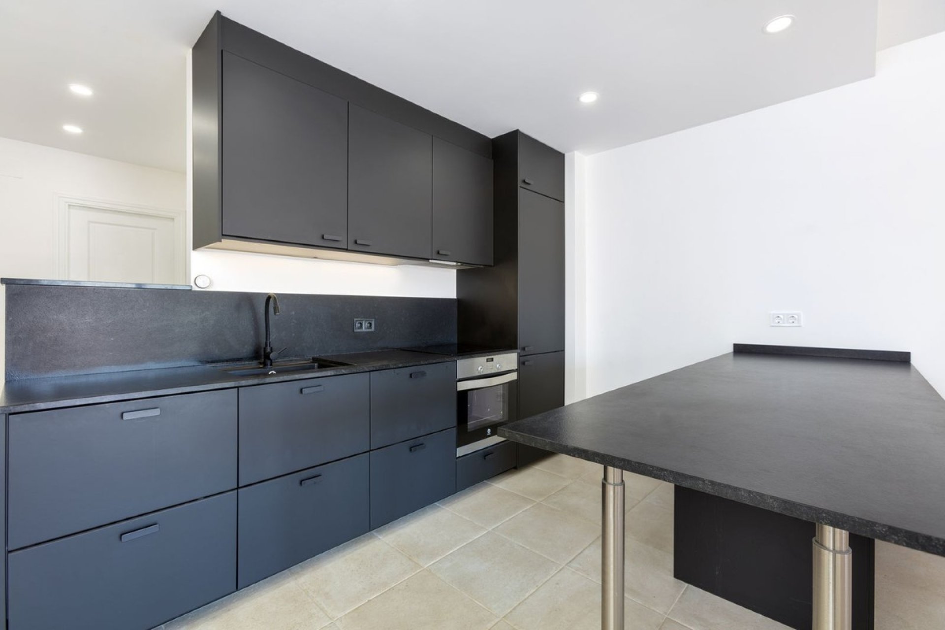 Resale - apartment - Marbella - Nueva Andalucía