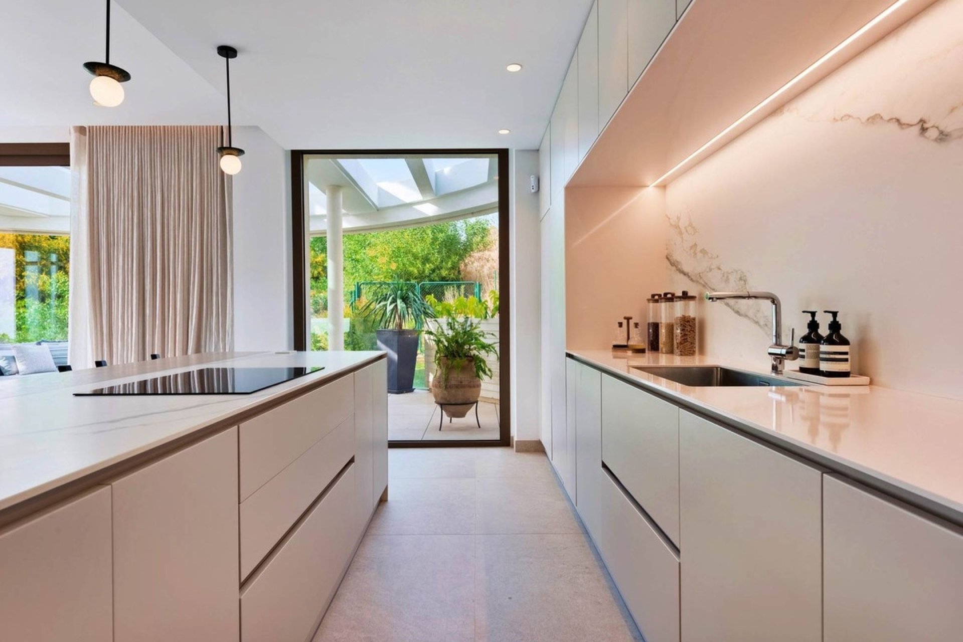 Resale - apartment - Marbella - Nueva Andalucía