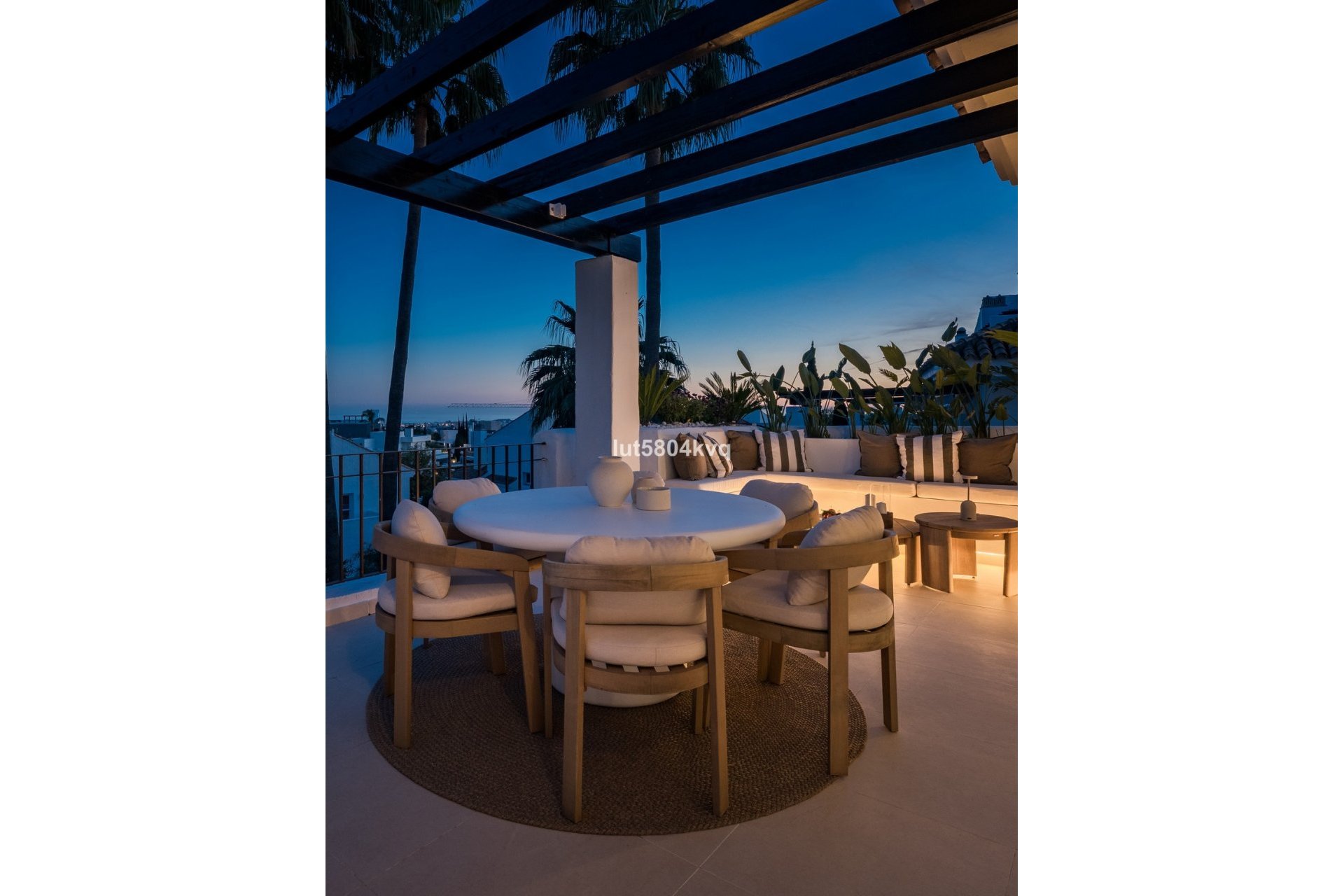 Resale - apartment - Marbella - Nueva Andalucía