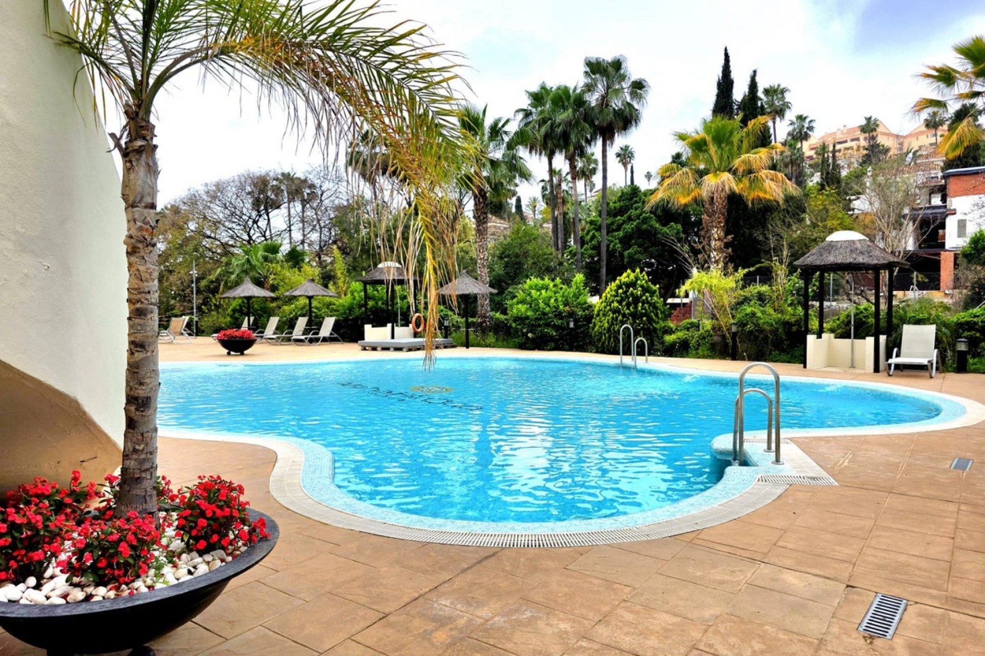 Resale - apartment - Marbella - Nueva Andalucía
