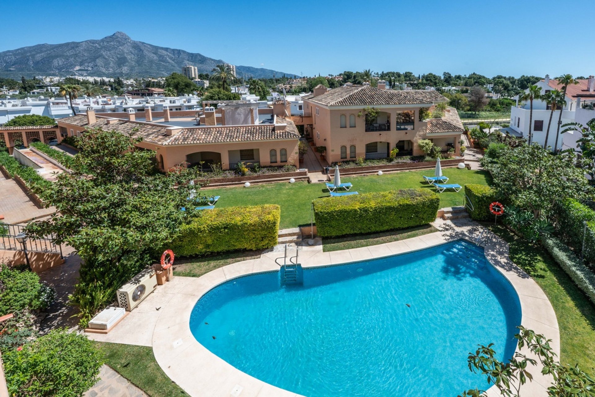 Resale - apartment - Marbella - Nueva Andalucía