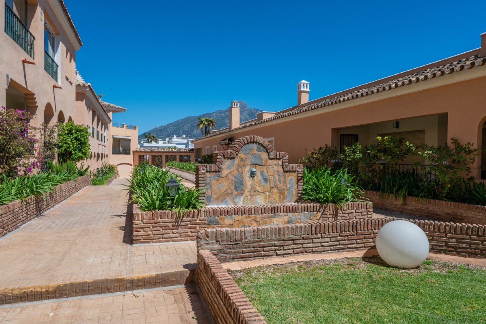 Resale - apartment - Marbella - Nueva Andalucía