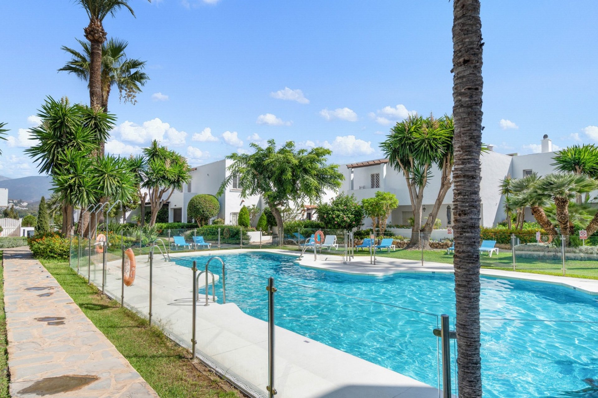 Resale - apartment - Marbella - Nueva Andalucía