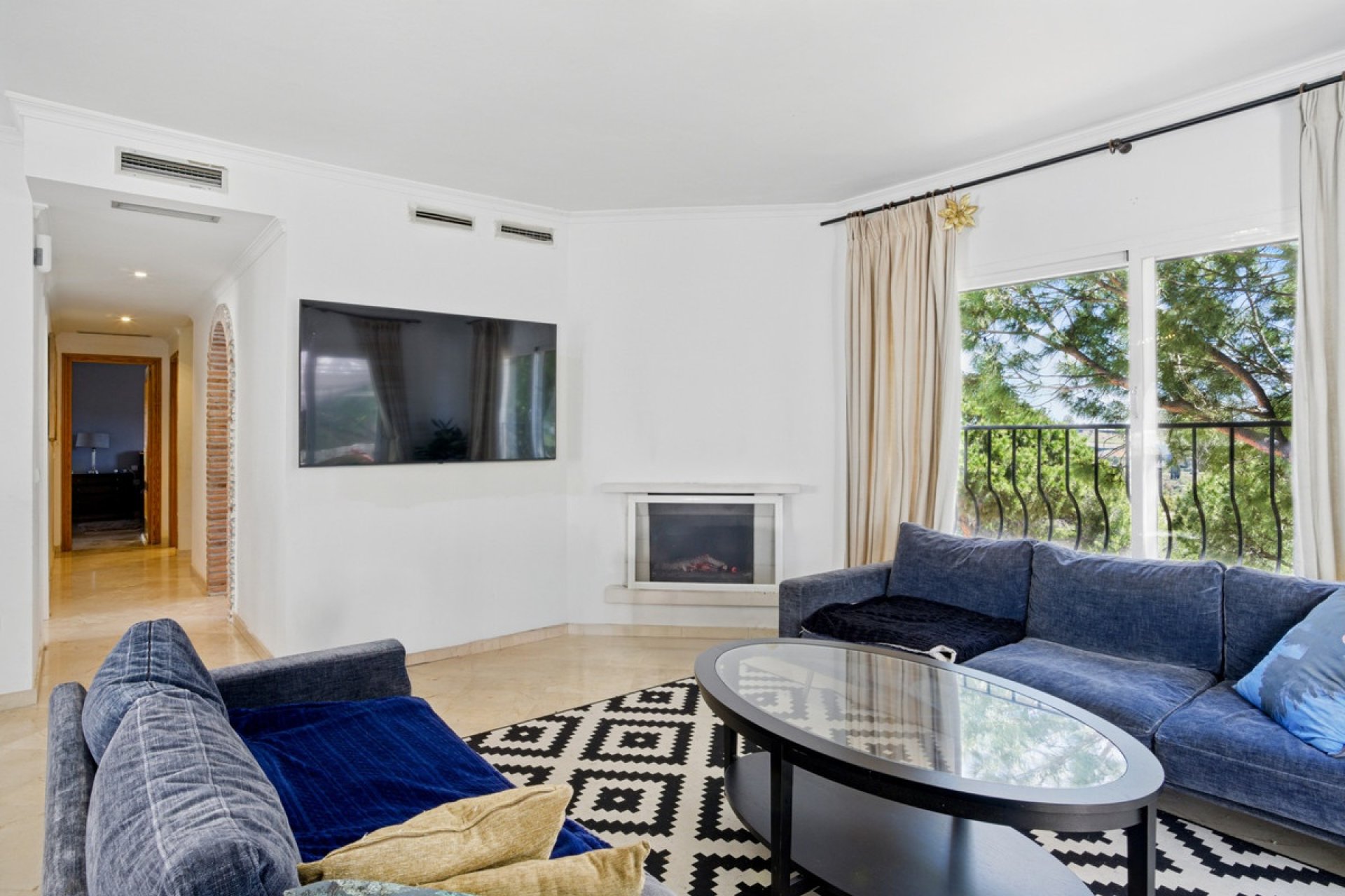 Resale - apartment - Marbella - Nueva Andalucía