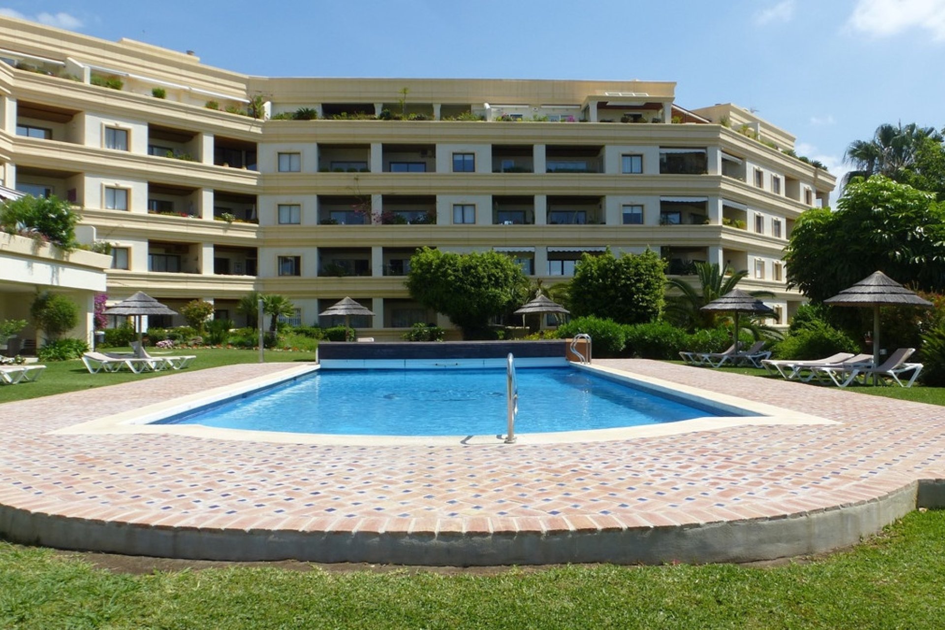 Resale - apartment - Marbella - Nueva Andalucía