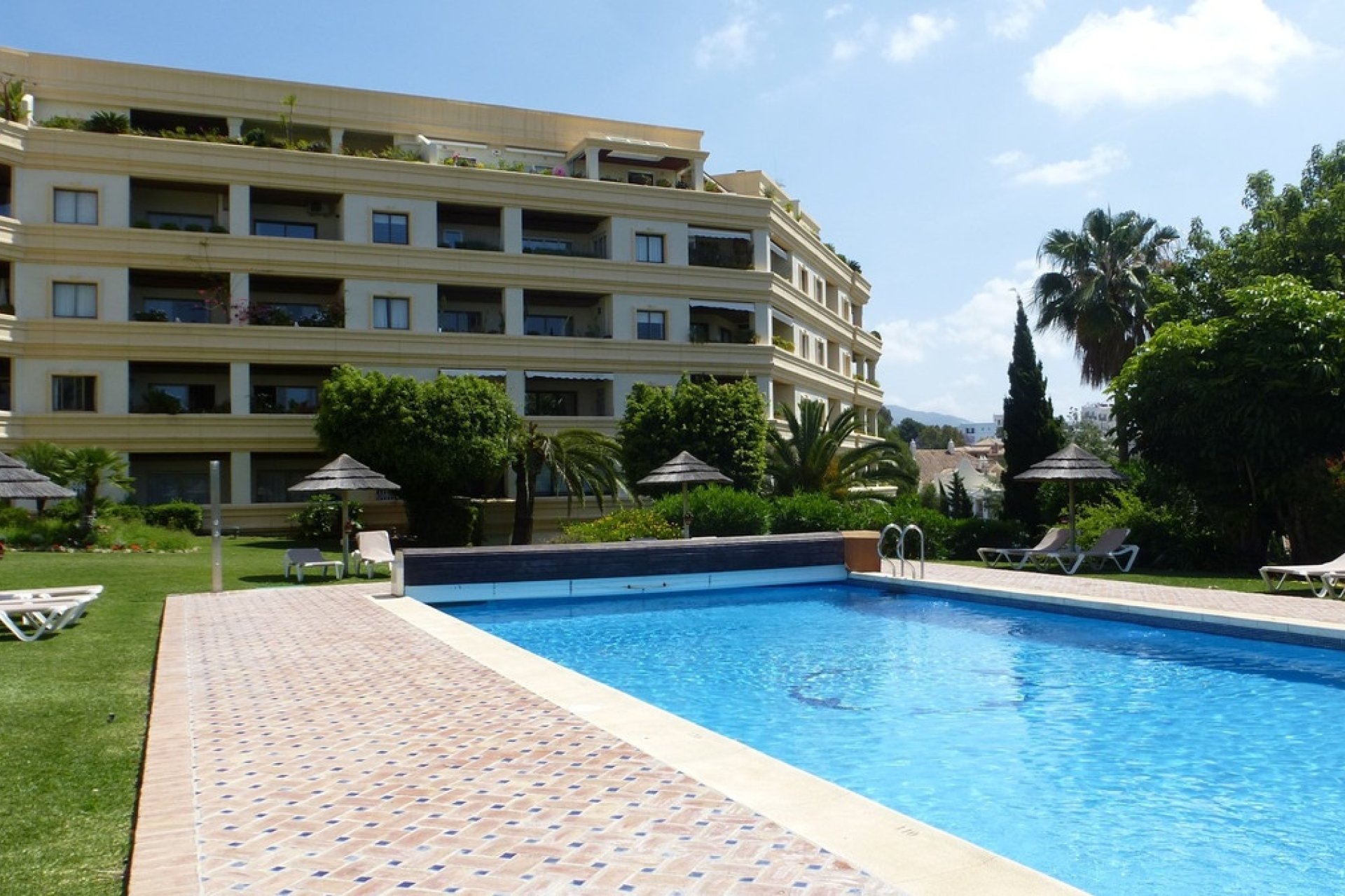 Resale - apartment - Marbella - Nueva Andalucía