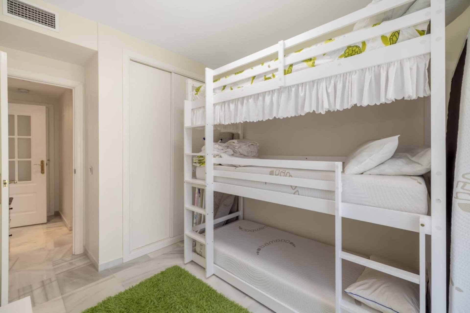 Resale - apartment - Marbella - Nueva Andalucía