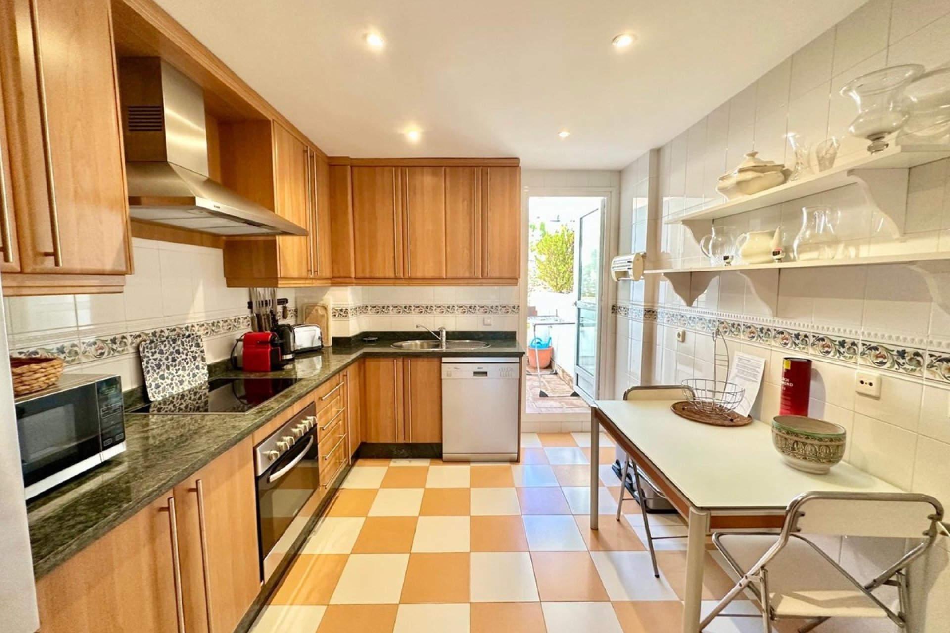 Resale - apartment - Marbella - Nueva Andalucía