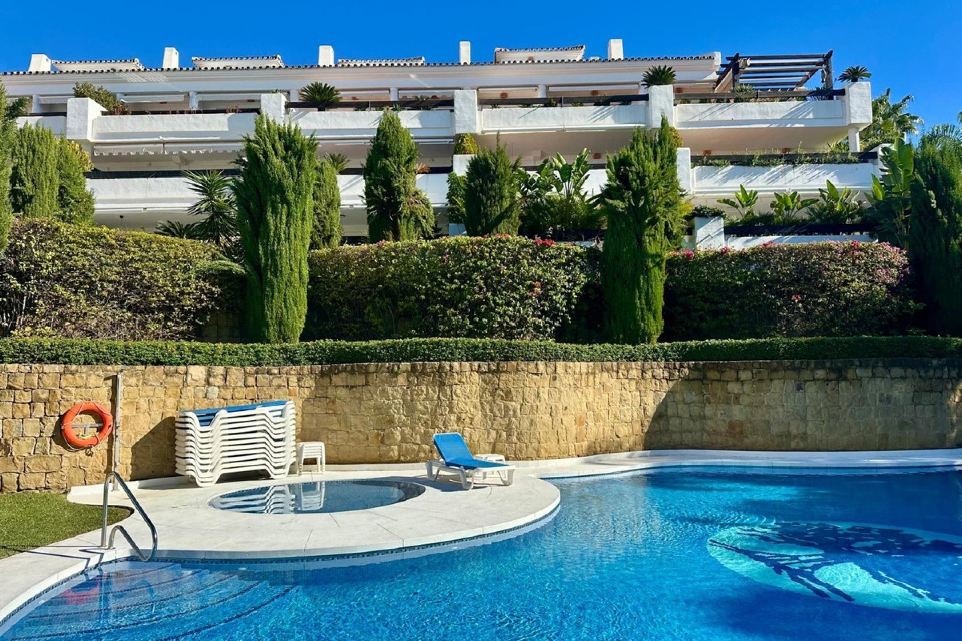 Resale - apartment - Marbella - Nueva Andalucía