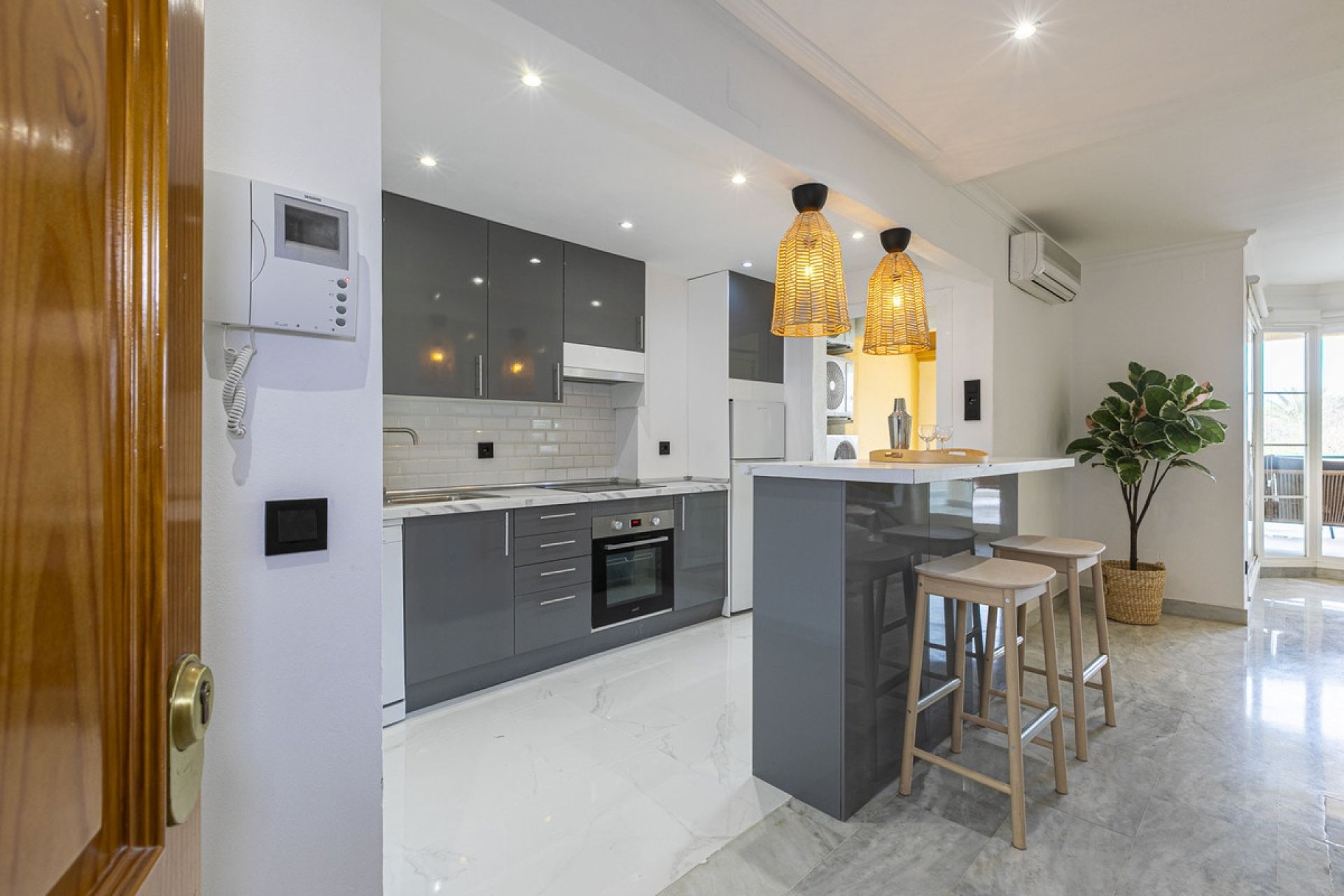 Resale - apartment - Marbella - Nueva Andalucía