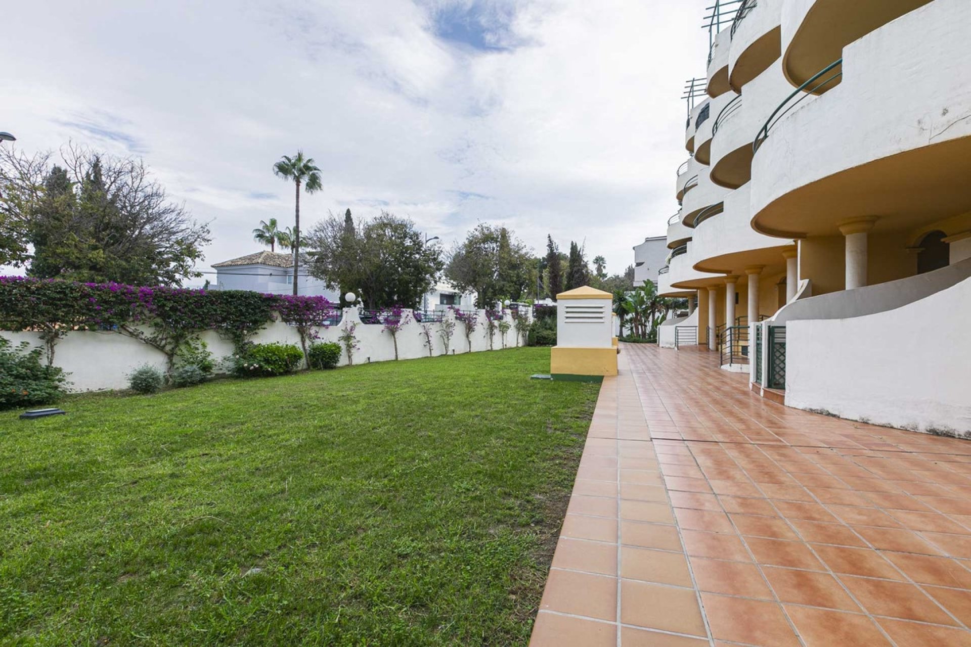Resale - apartment - Marbella - Nueva Andalucía