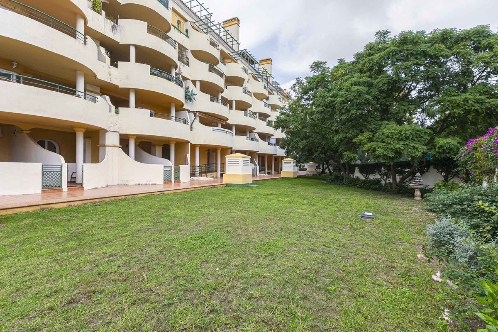 Resale - apartment - Marbella - Nueva Andalucía