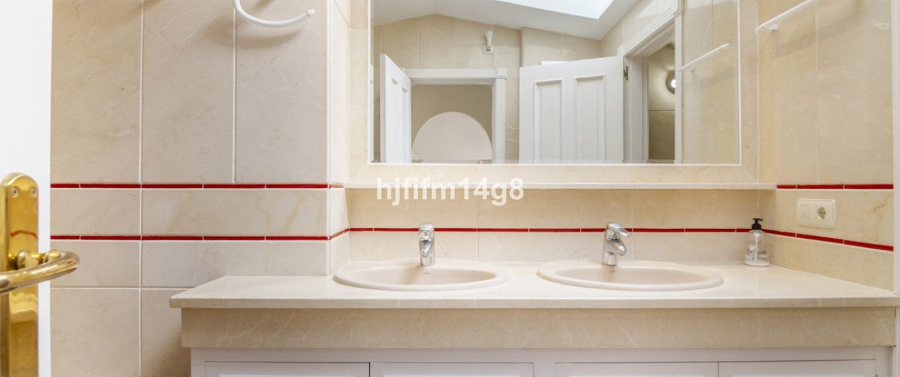 Resale - apartment - Marbella - Nueva Andalucía