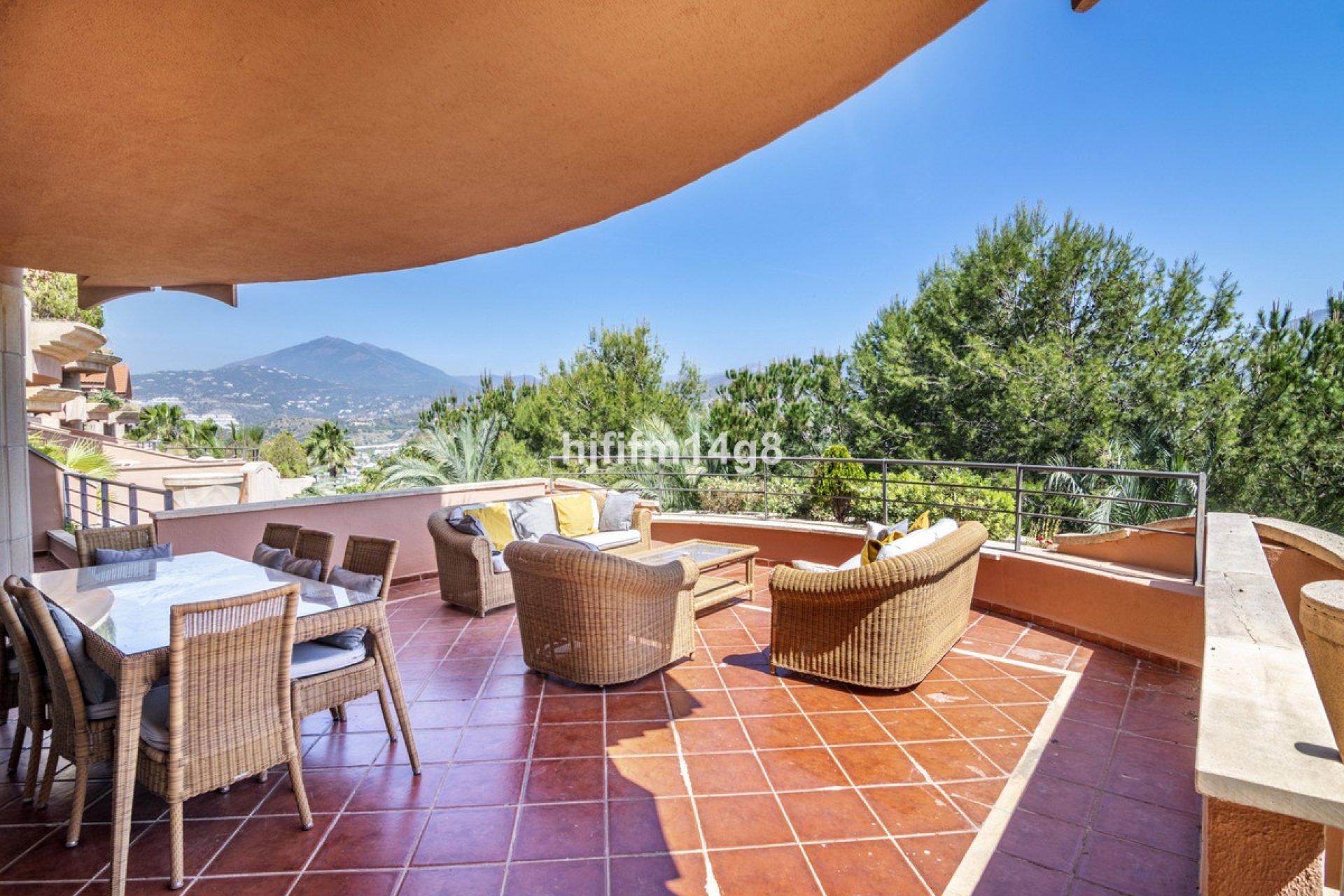 Resale - apartment - Marbella - Nueva Andalucía